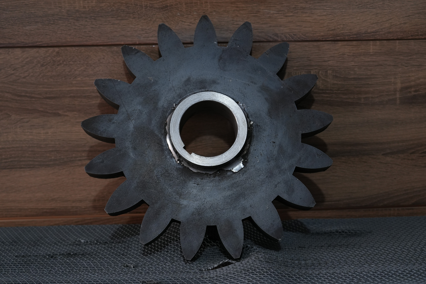 Xinzhe’s Large Gear for Strip Cutting Machine Launches with Enhanced Wear Resistance